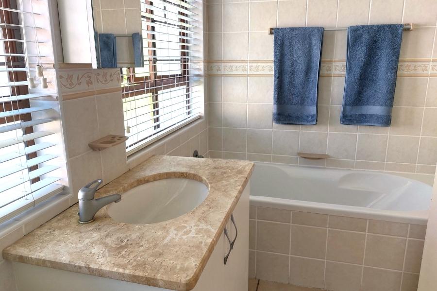 2 Bedroom Property for Sale in The Island Western Cape